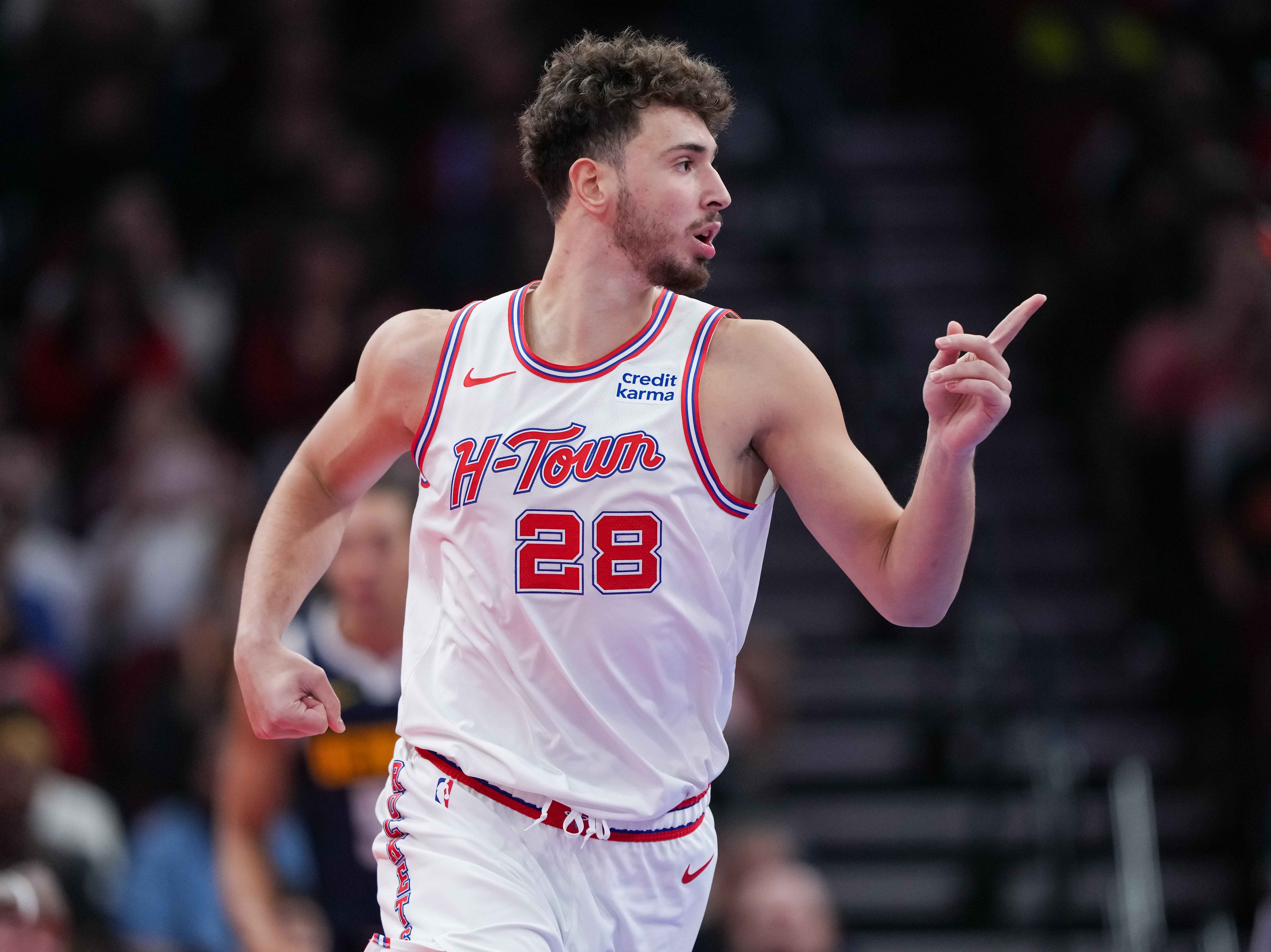 Alperen Sengun runs back on defense. 