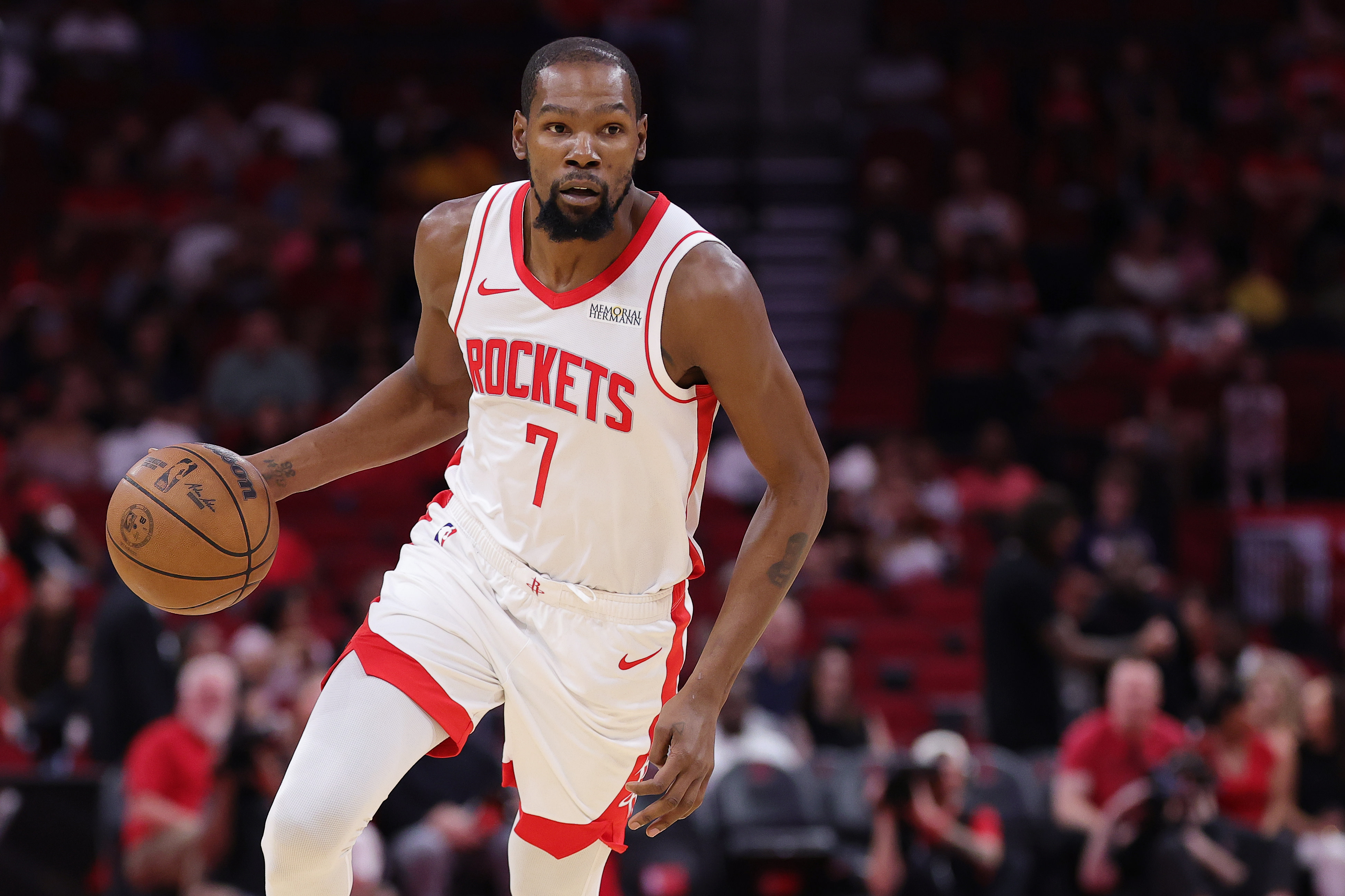 Kevin Garnett turns a corner in a Rockets game. 