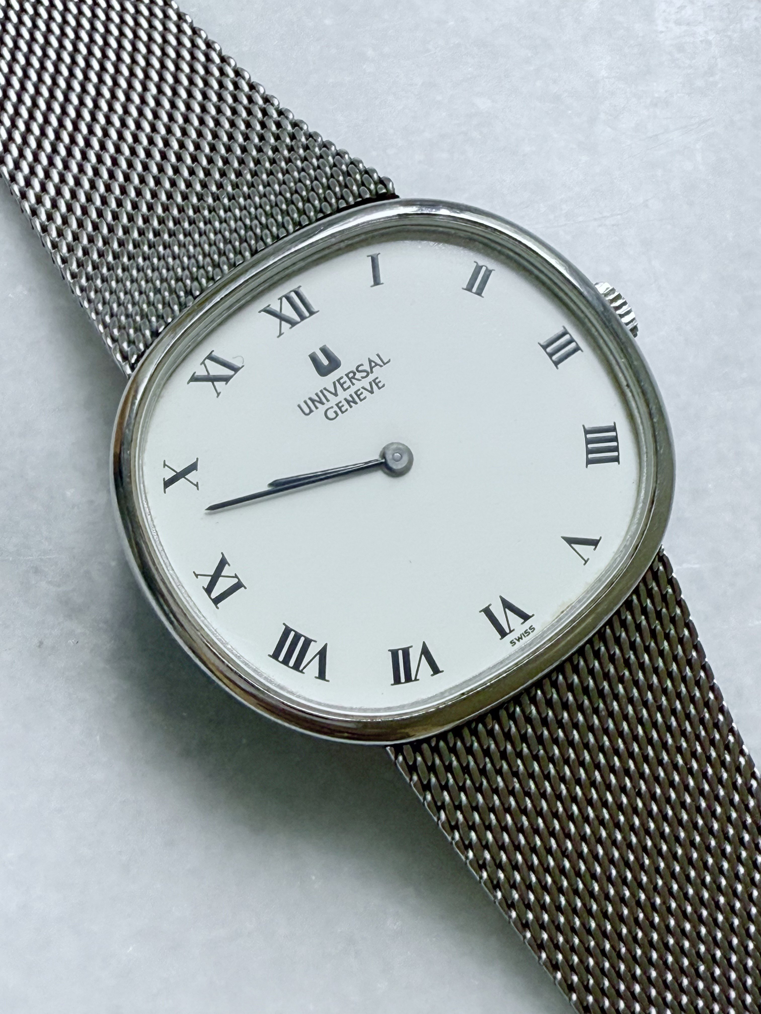 The Universal Geneve Ellipse is an effortless vintage watch that is perfect for the summertime. 